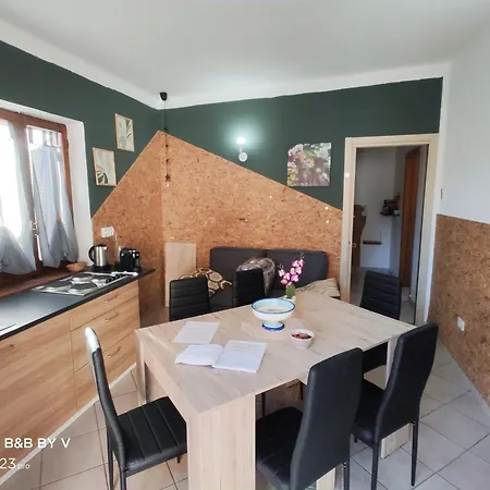 Vicky's By V Bed & Breakfast *