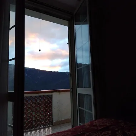 Vicky's By V * Papasidero