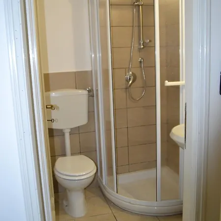 Vicky's By V Bed & Breakfast