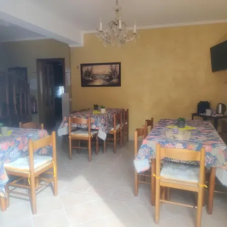 Vicky's By V Bed & Breakfast