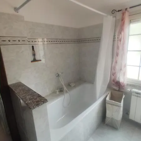 Vicky's By V Bed & Breakfast