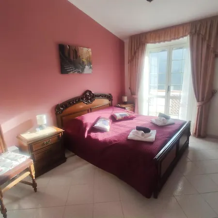 Vicky's By V Bed & Breakfast