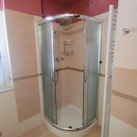 Vicky's By V * Papasidero