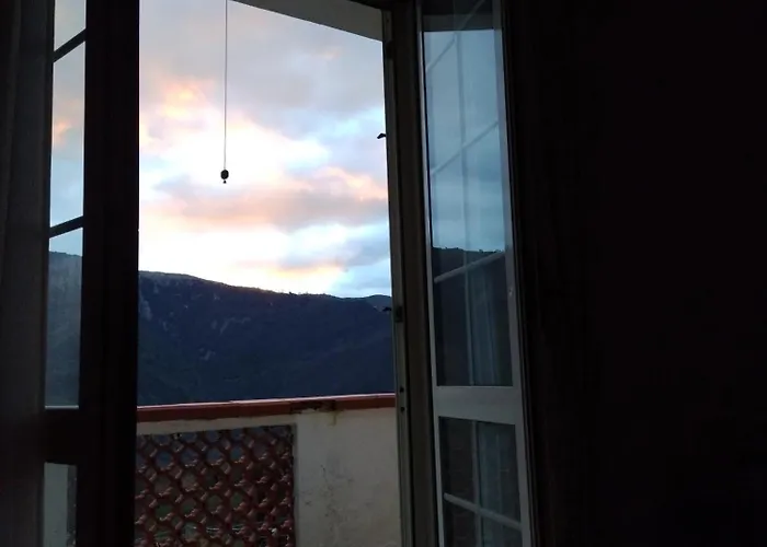 Vicky's By V * Papasidero