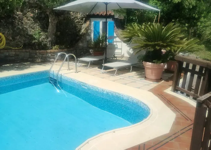 Vicky's By V * Papasidero