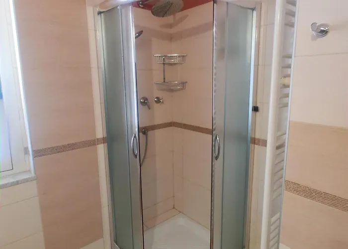 Vicky's By V * Papasidero