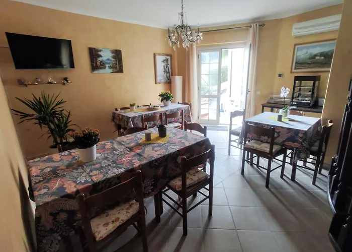 Vicky's By V Bed & Breakfast *