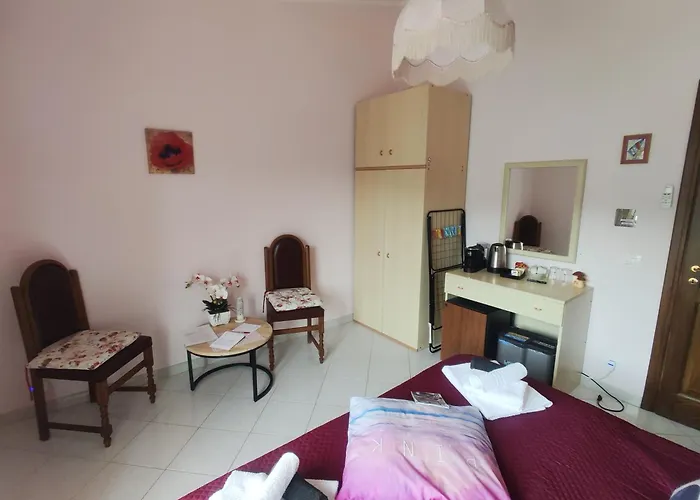 Vicky's By V * Papasidero